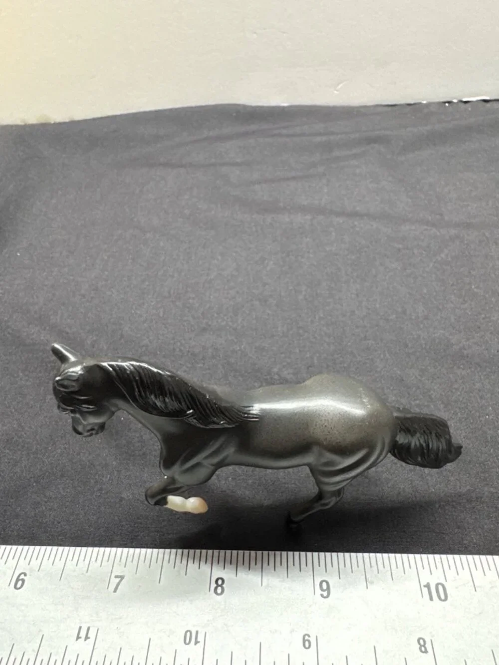 Breyer Stablemates Paso Fino Dark Grey Black Horse Figurine Collectible 1:32 Sca